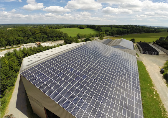 Inspection de panneaux solaires dans le cadre d'une optimisation du rendement de production d'électicité.